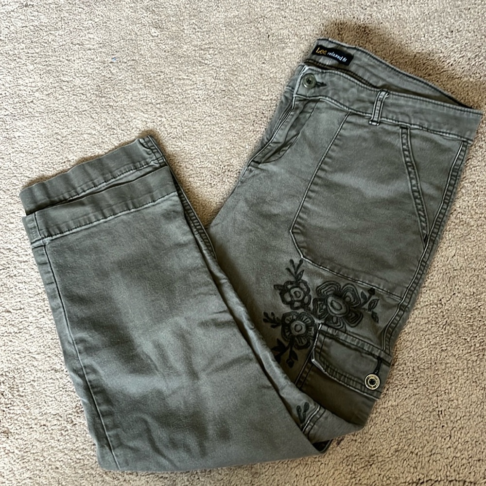 Lee Relaxed Fit Olive Green Cargo Capris Pants